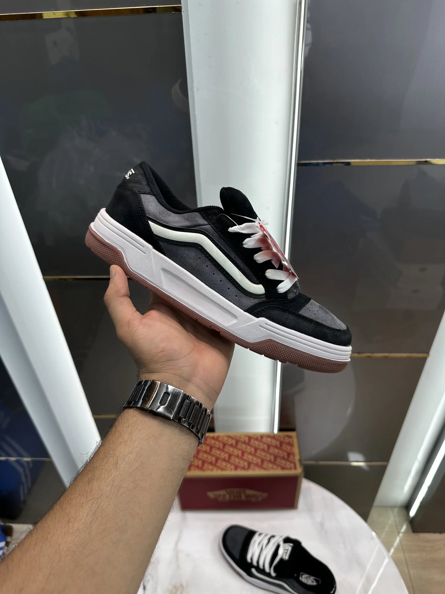 Vans_Hylane Black White Gum Sneakers