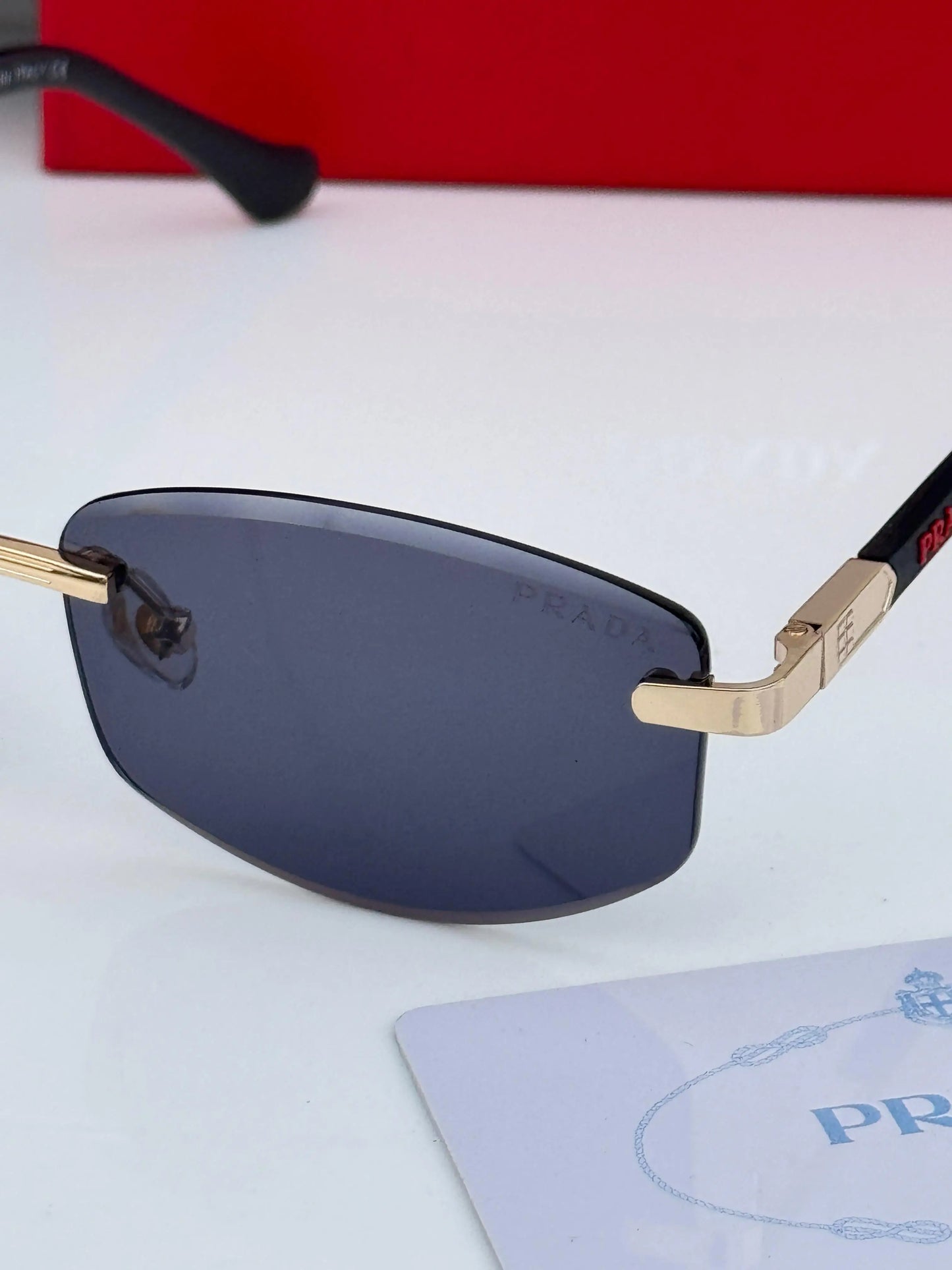 Prada_124_gold_black
