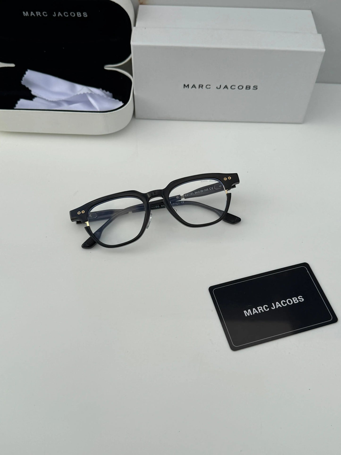 Marc_jacobs_1131_black_plano