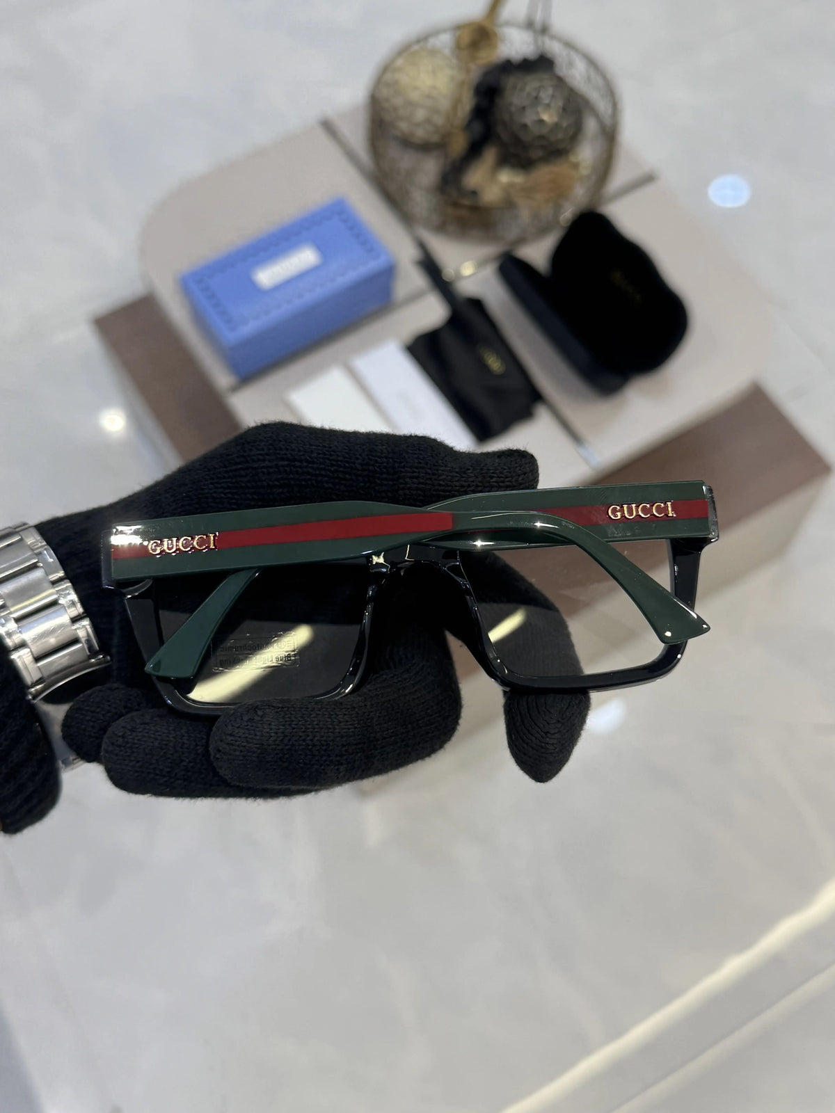 Gucci_1868_Black_Photochromic_Frame