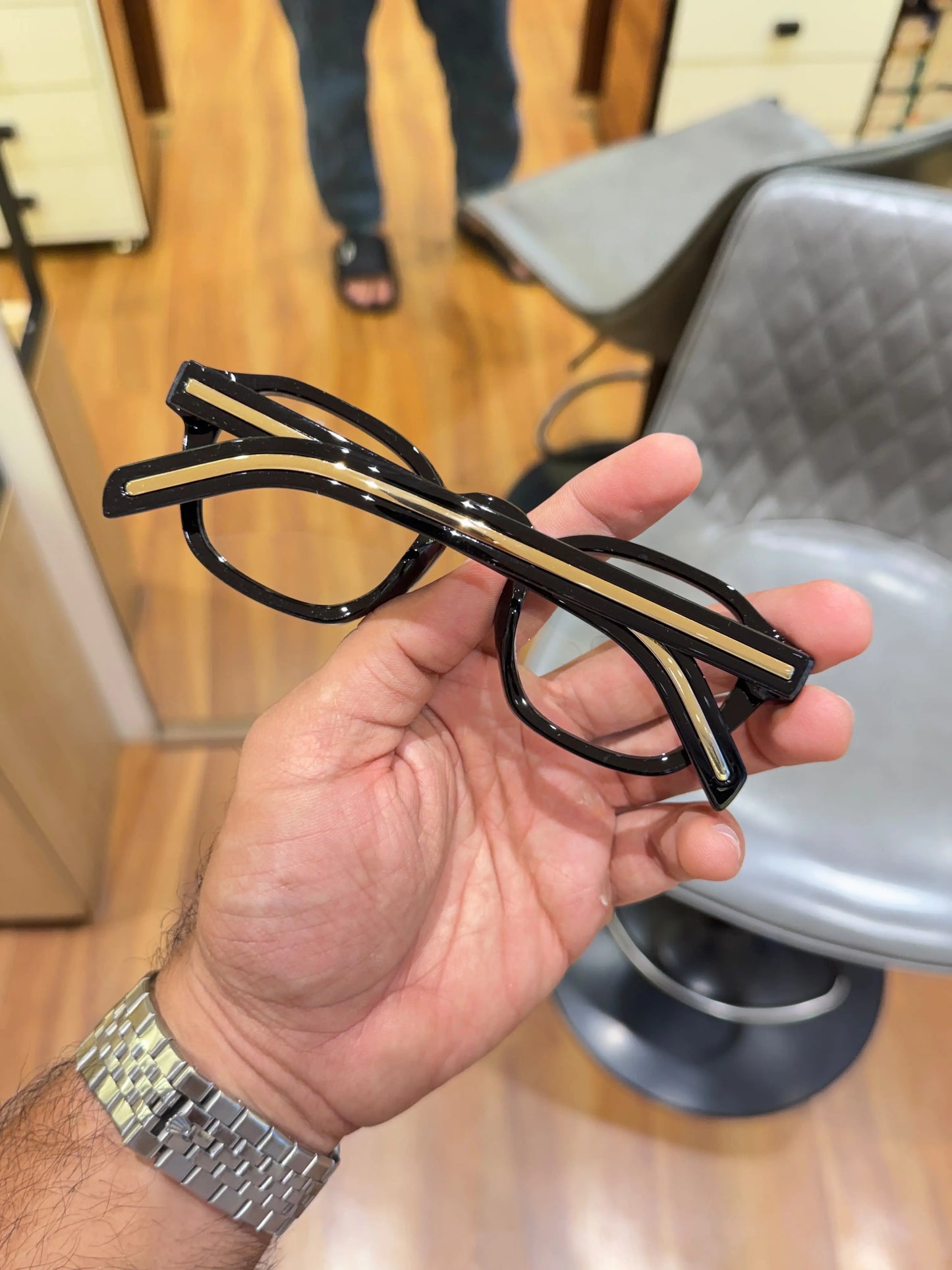Prada_331_black_plano