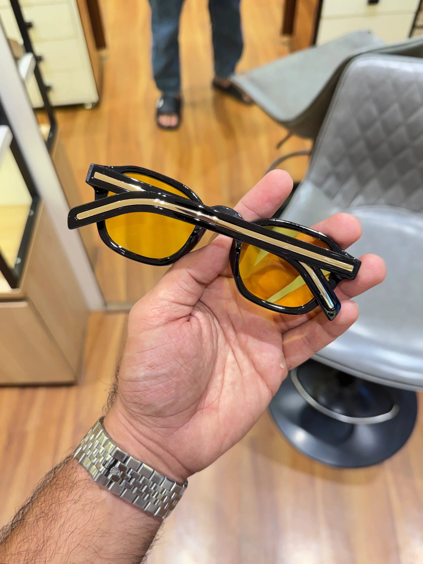 Prada_331_black_yellow