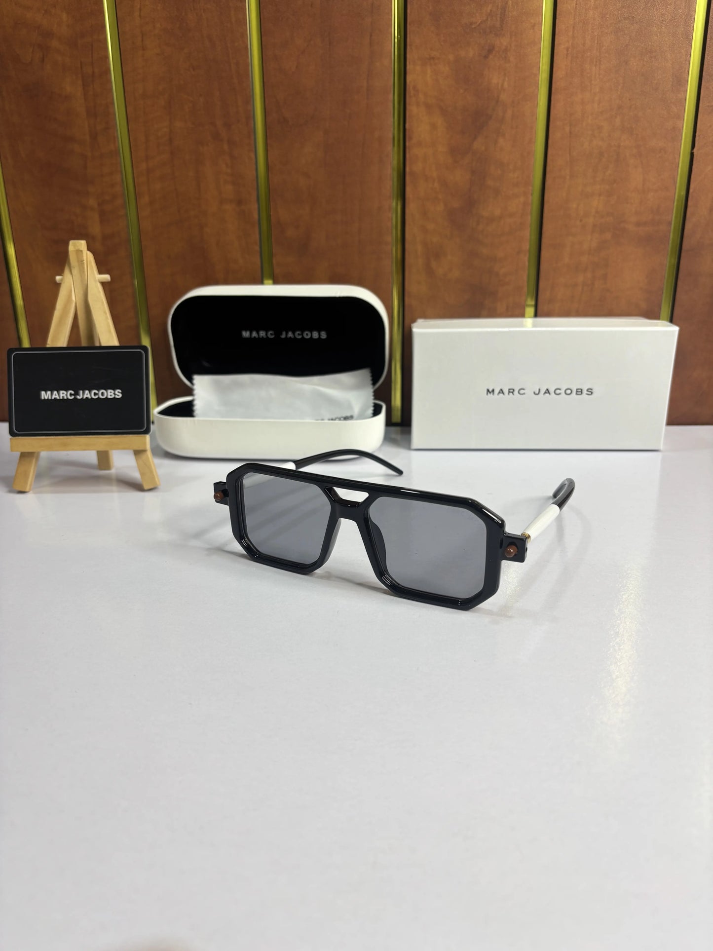 Marc Jacob White & Black