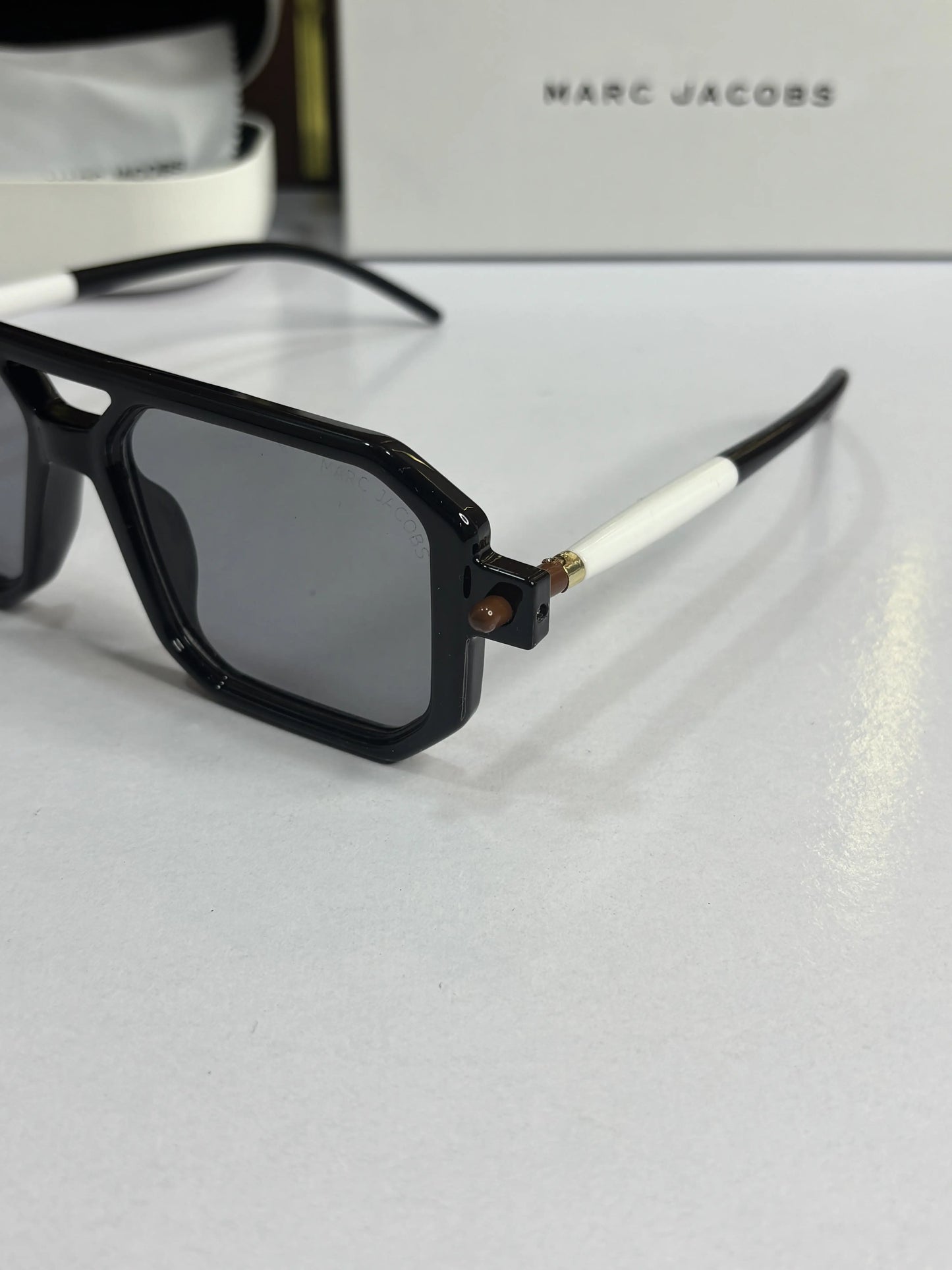 Marc Jacob White & Black
