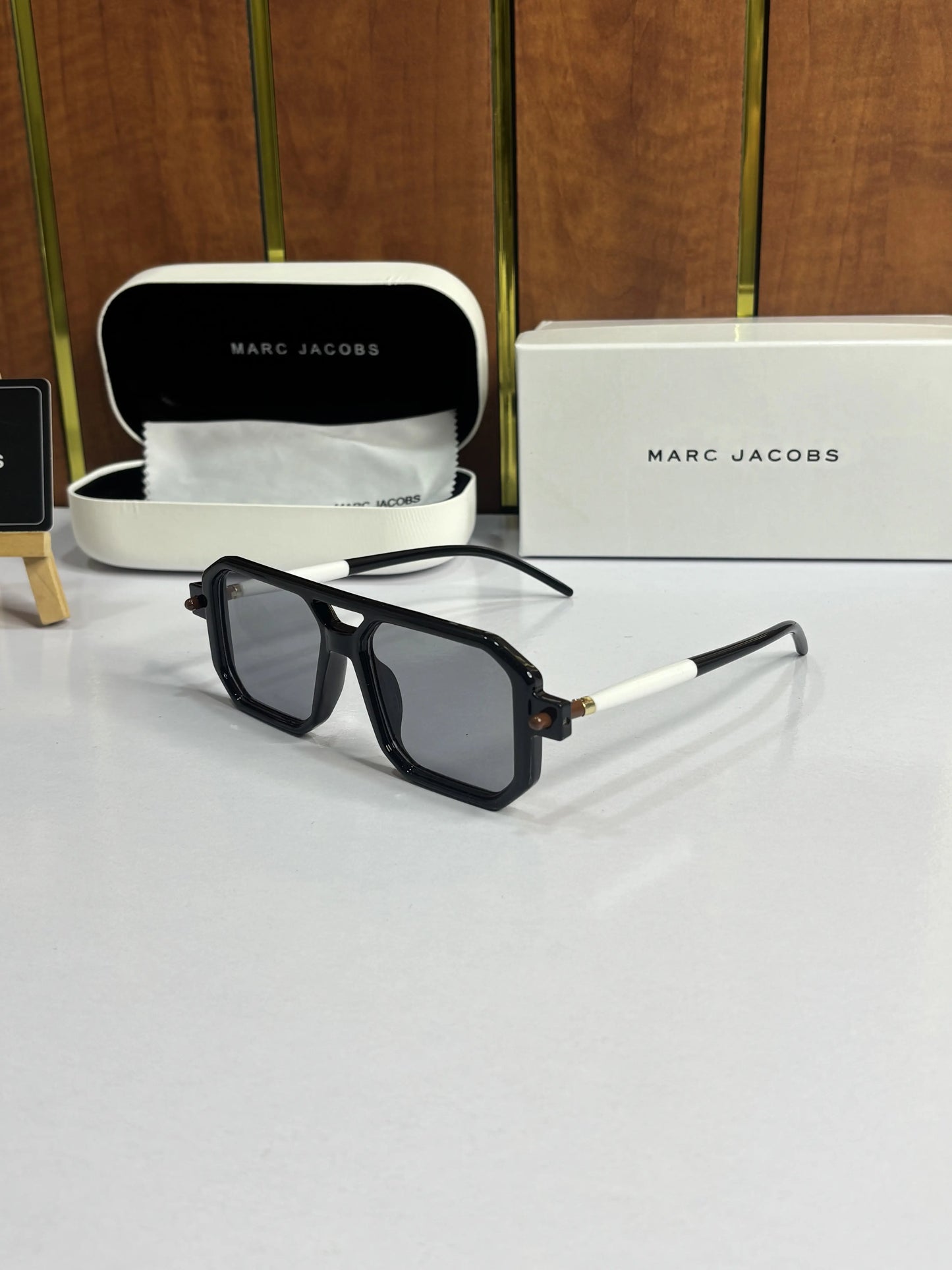 Marc Jacob White & Black