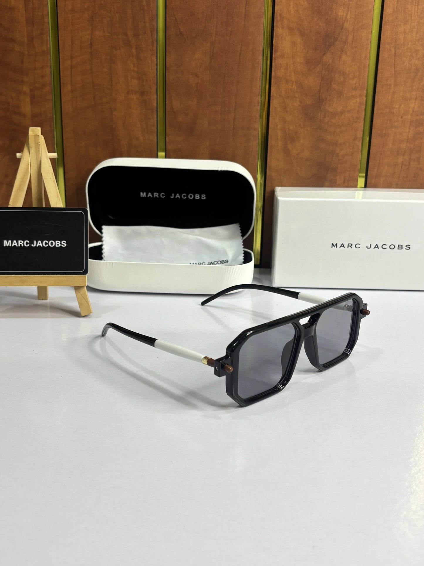 Marc Jacob White & Black