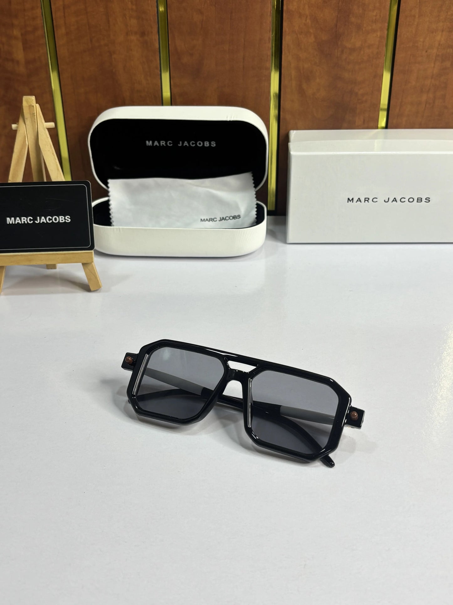 Marc Jacob White & Black
