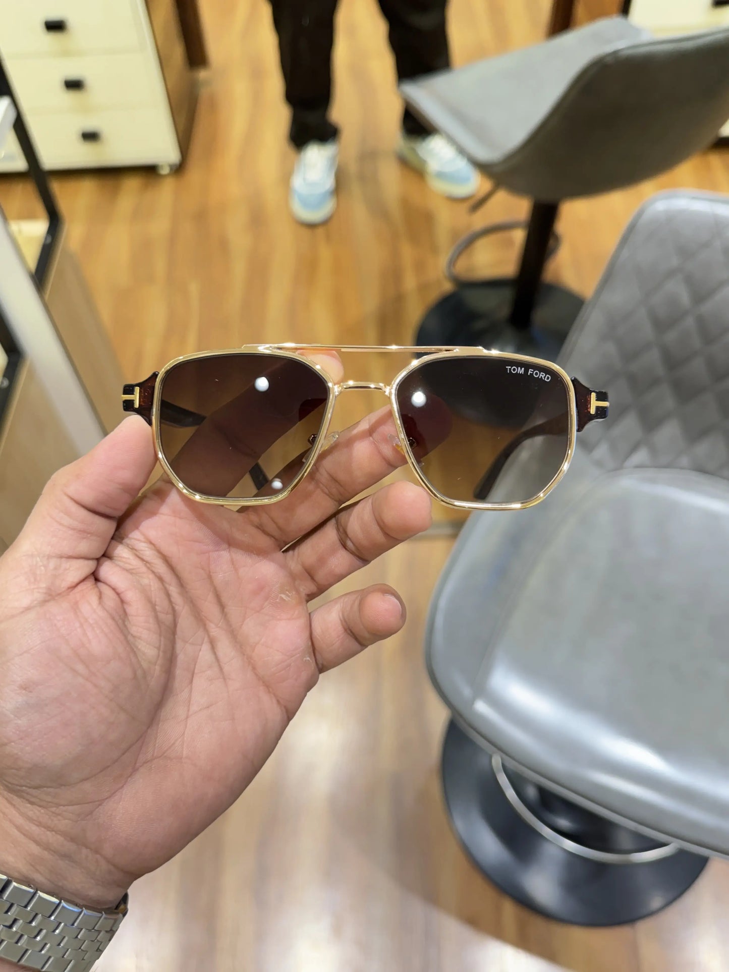 Tomford_9815_gold_brown_shaded