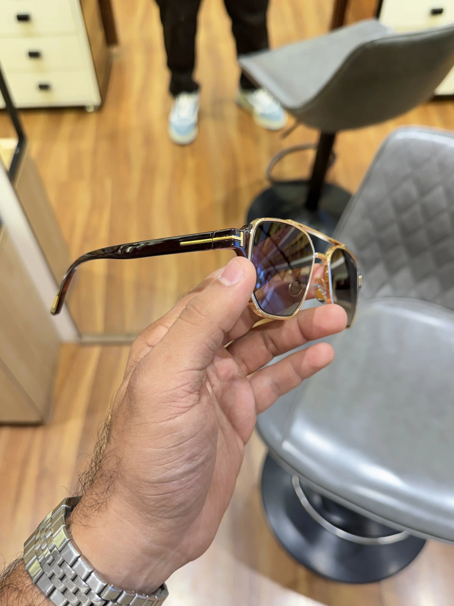 Tomford_9815_gold_brown_shaded
