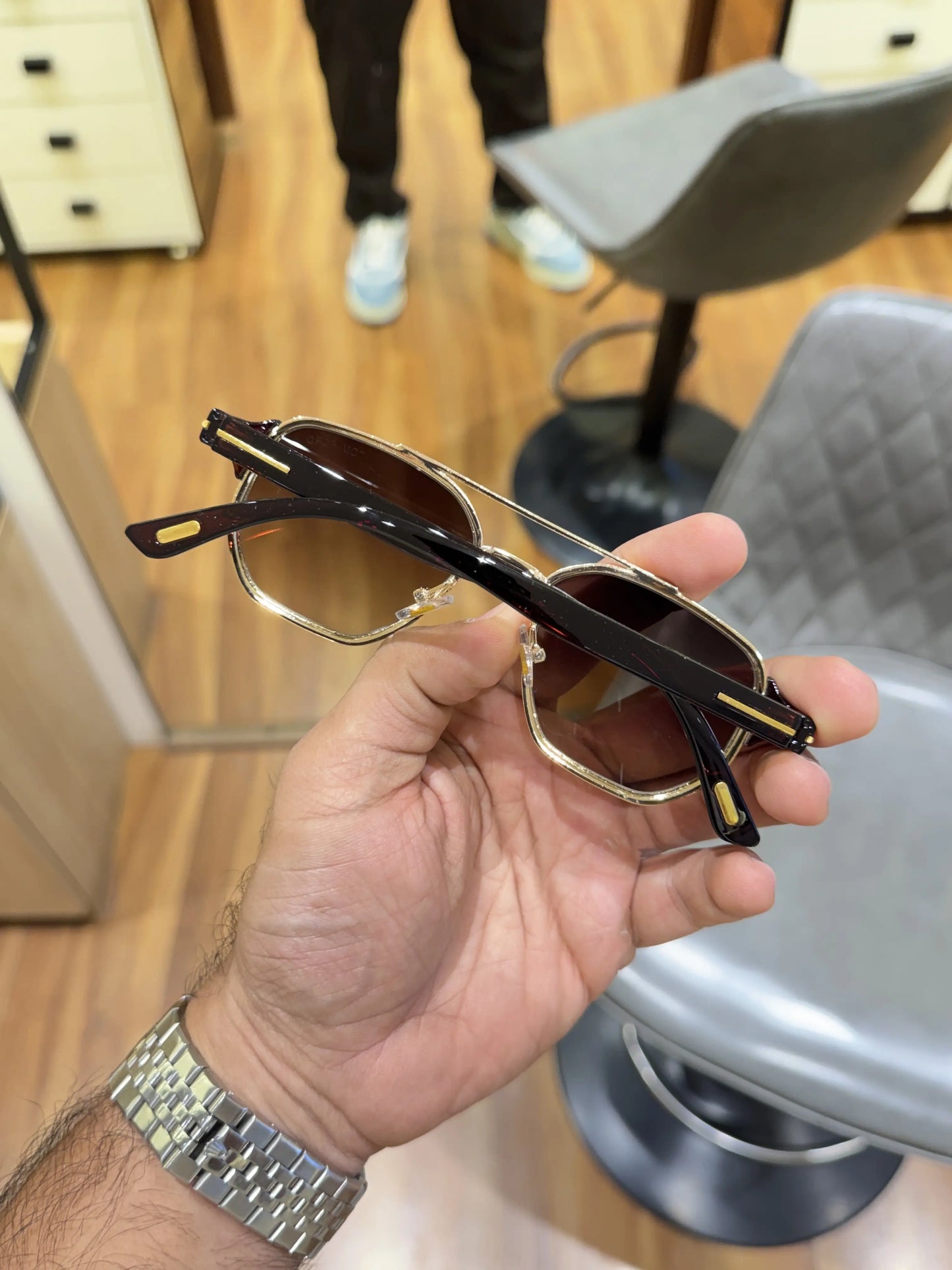 Tomford_9815_gold_brown_shaded
