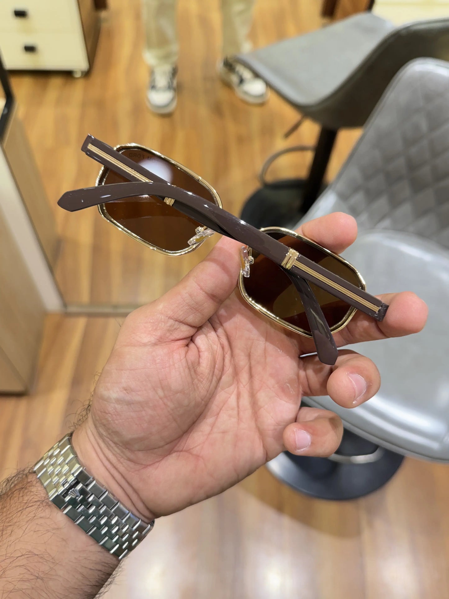 Tomford_9817_gold_brown