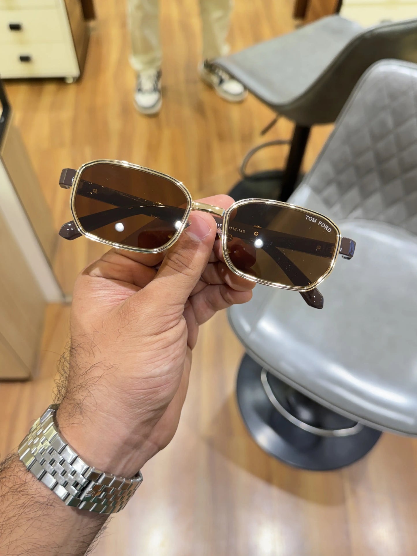 Tomford_9817_gold_brown
