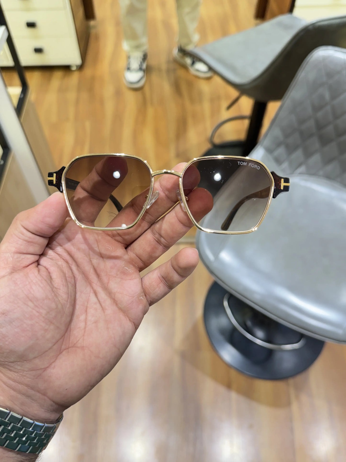 Tomford_9813_gold_brown