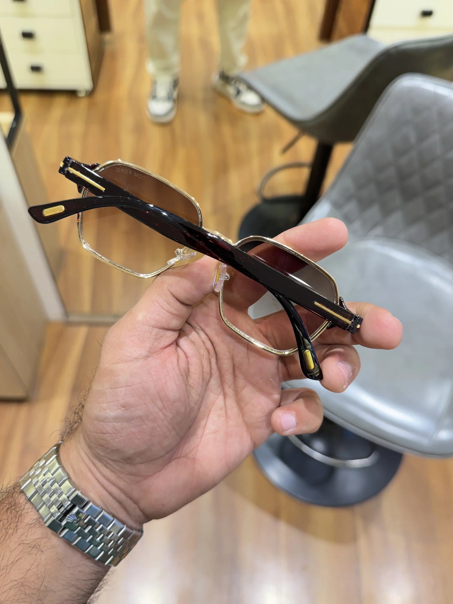 Tomford_9813_gold_brown