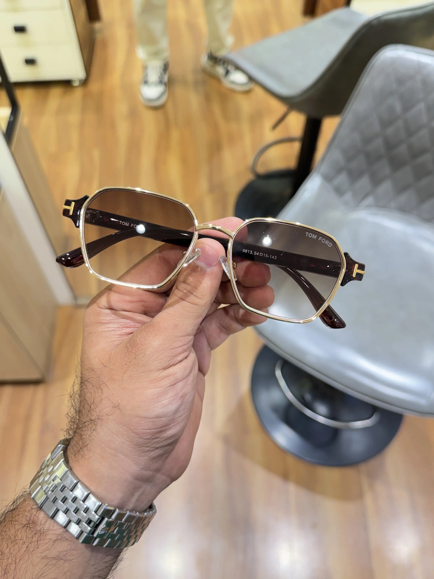 Tomford_9813_gold_brown