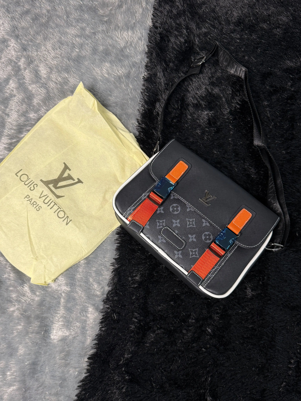Louis Vuitton S-Cape Messenger bag