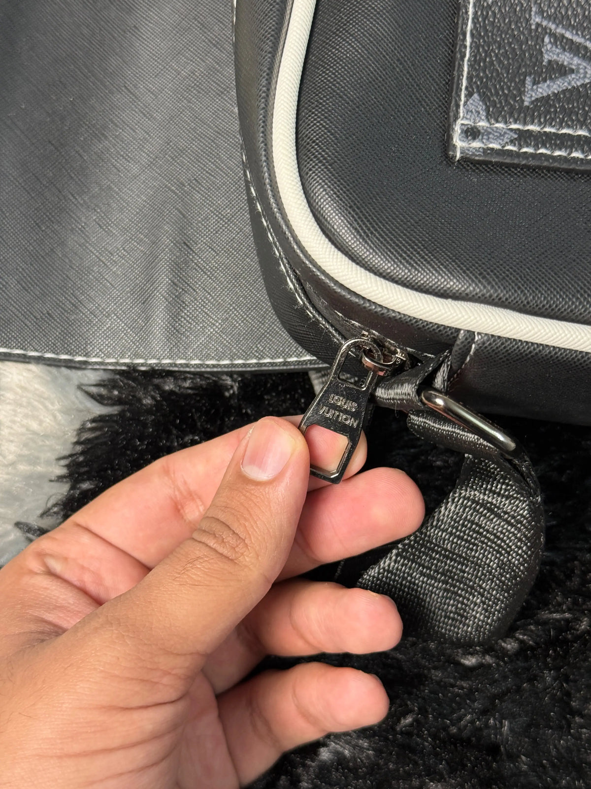 Louis Vuitton S-Cape Messenger bag