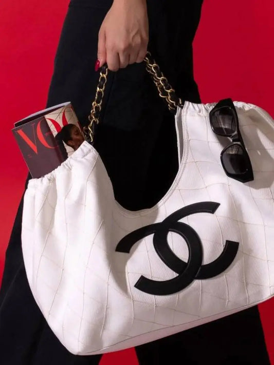 ChaneEL_Coco Beach white Black Diamond Quilted tote Bag With Orignal Box