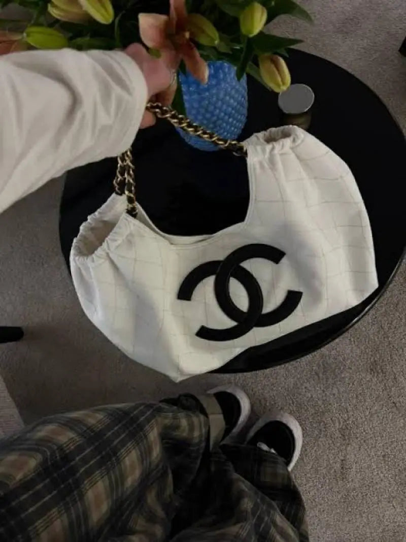 ChaneEL_Coco Beach white Black Diamond Quilted tote Bag With Orignal Box