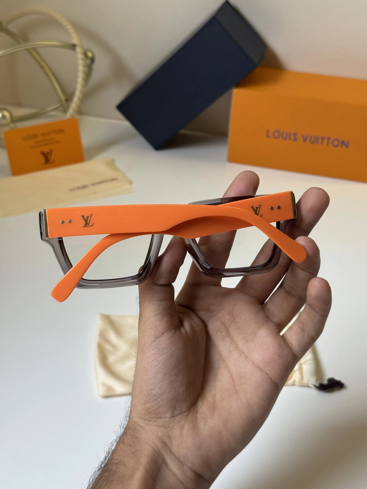 Louis_Vuitton_3311_Orange_Grey_Plano