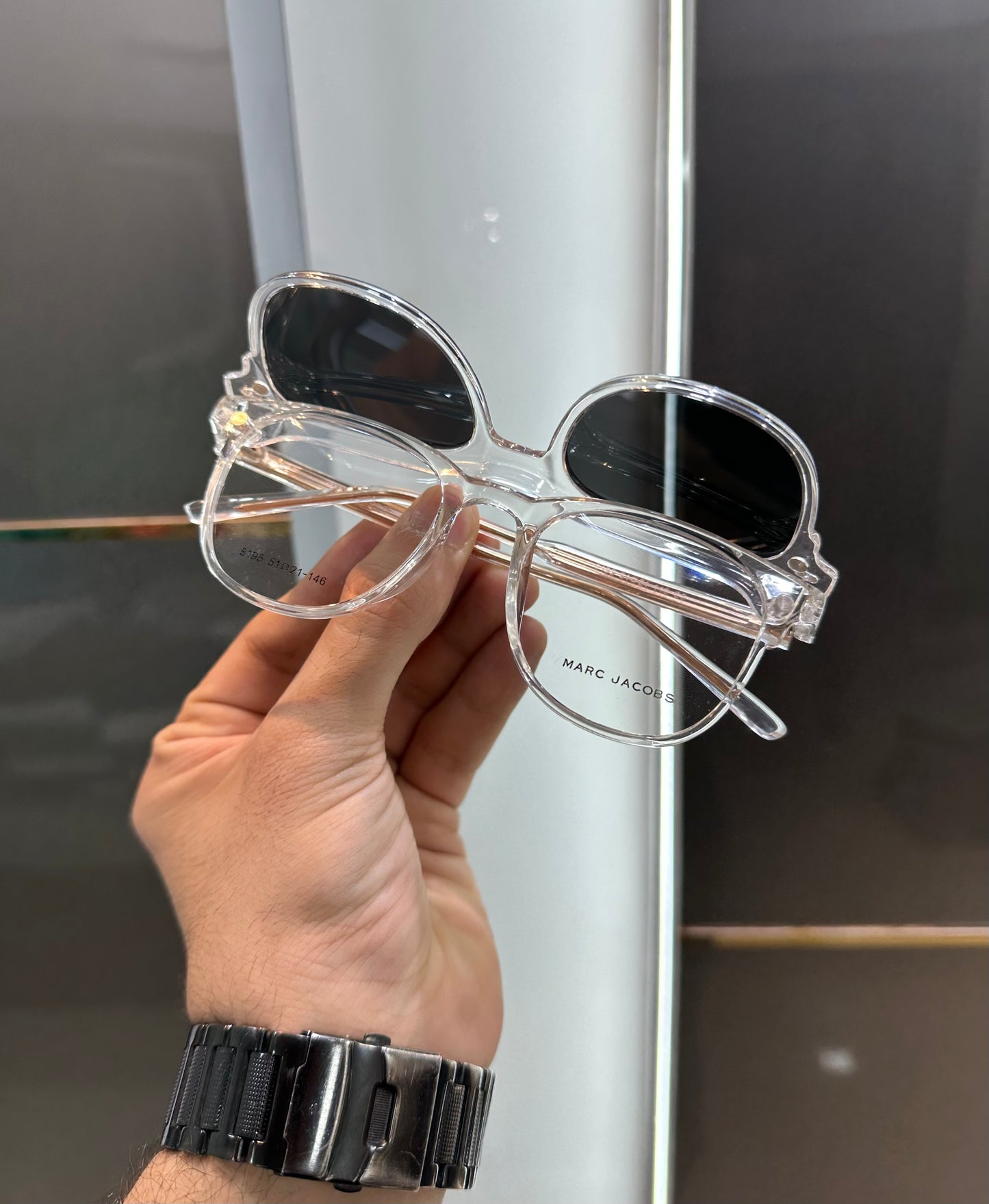 Marc Jacob Two In One Black Limited Edition Luxury Shade With Original Packing