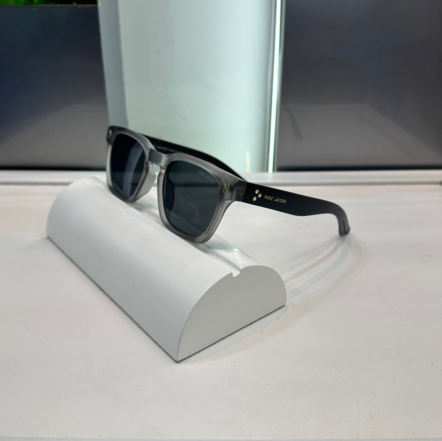 Marc Jacob Grey Black Limited Edition Luxury Shade With Original Packing