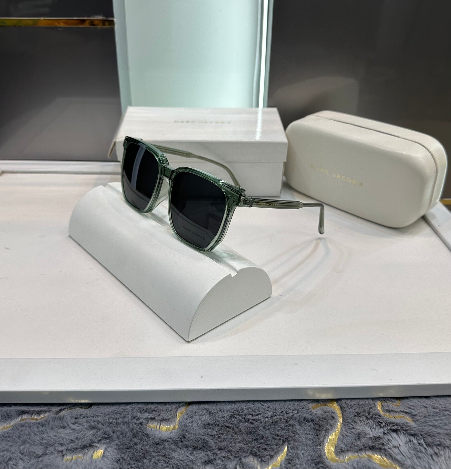 Marc Jacob Two In One Green Limited Edition Luxury Shade With Original Packing