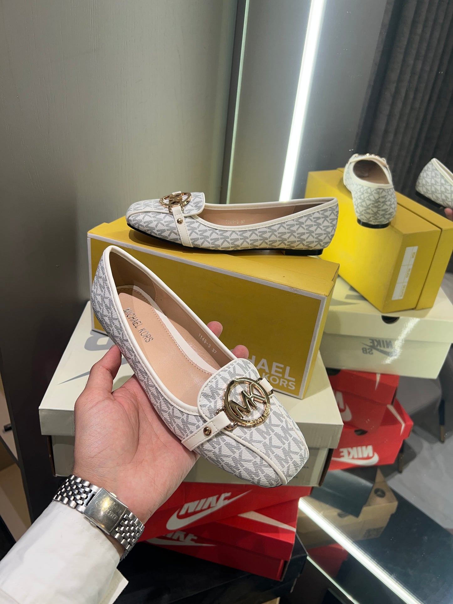 Michael Kors  White With Gold Logo Design Luxury Sendels With Og Dust Bag And Box
