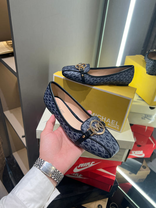 Michael Kors  Dark Grey With Gold Logo Design Luxury Sendels With Og Dust Bag And Box